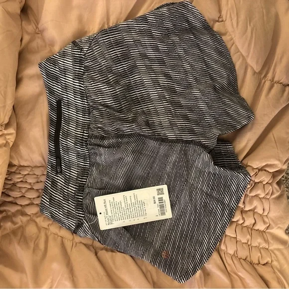 Lululemon Limited edition Nulux High-Rise Running Short 4” - Picture 4 of 4